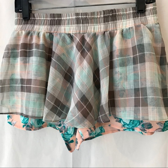 Fun and flirty floral and plaid skort - Picture 2 of 2